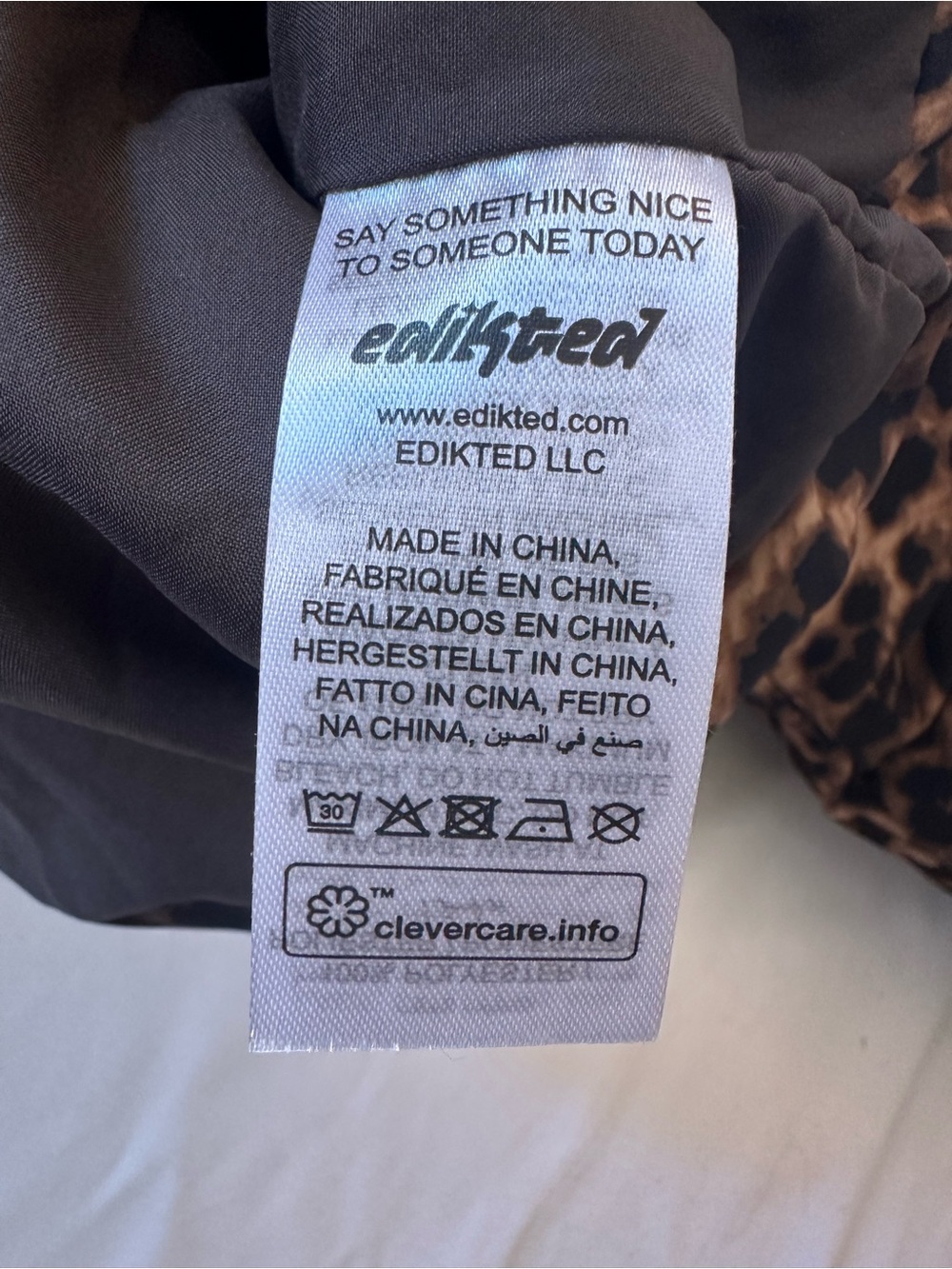 Edikted Dalya Leopard Print Puffer Crop Jacket NWT Large - Picture 6 of 9